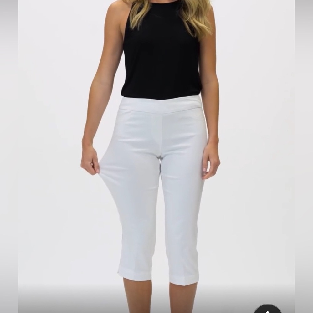 L Queen Pull On Capri with Pockets Elastic Waistband Side Splits Stretchy Fabric